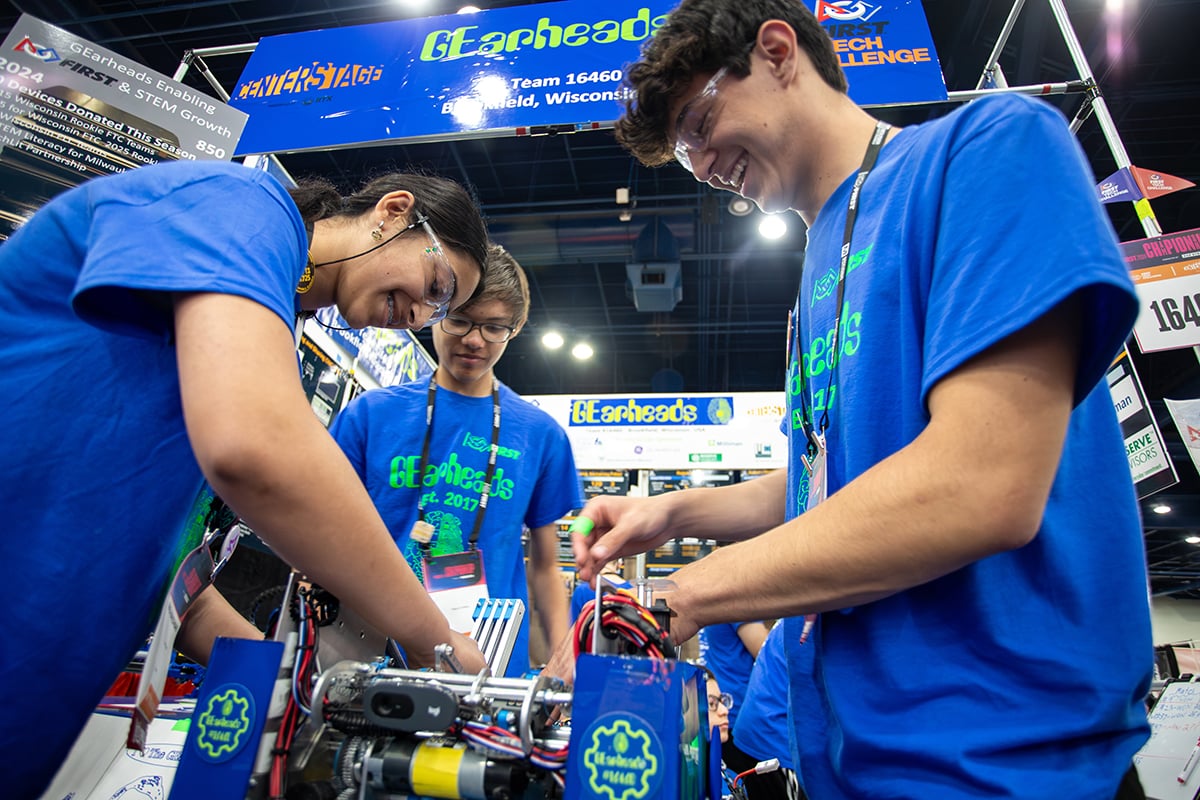FTC students working in the pits