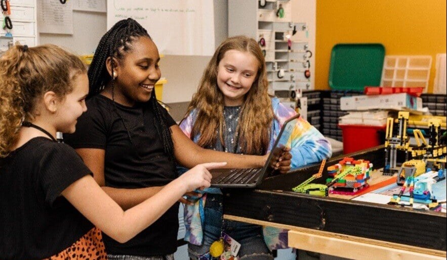 Students building robot